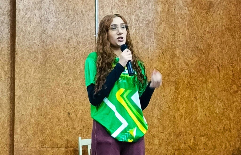 Estudante Kauane Cristine representou jovens protagonistas. Foto: Dayana Soares/SEE