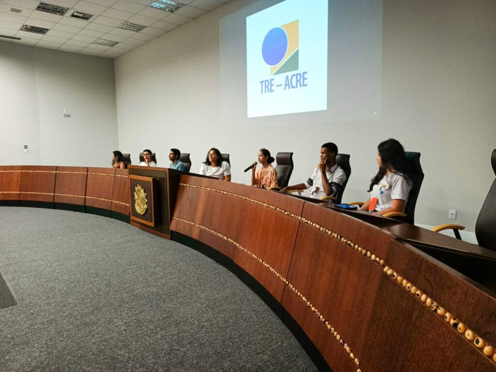 Ex-alunos da escola relataram como está sendo a experiência no ensino superior. Foto: Dayana Soares/SEE