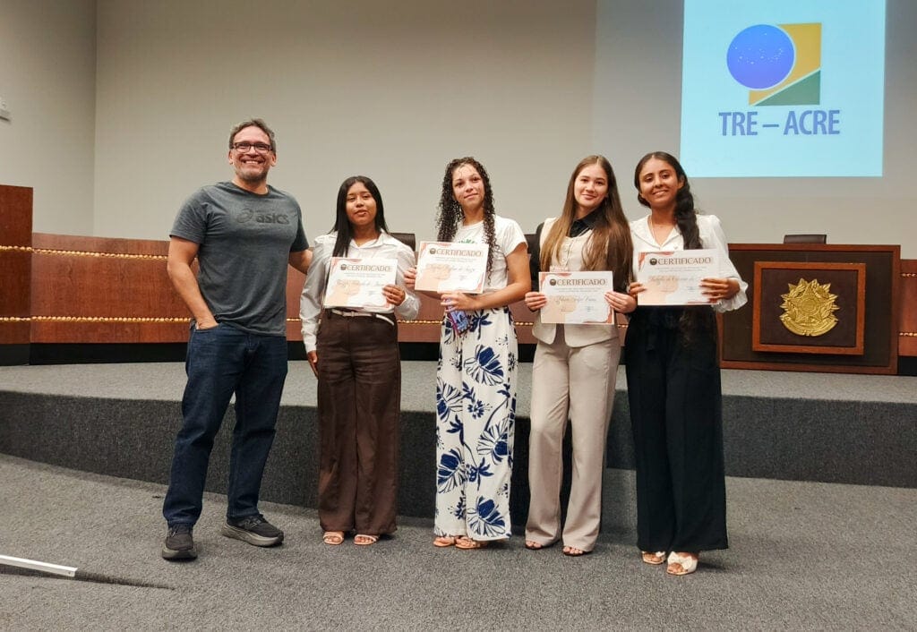 Grupo de estudantes transformou vivências pessoais em objeto de pesquisa. Foto: Dayana Soares/SEE