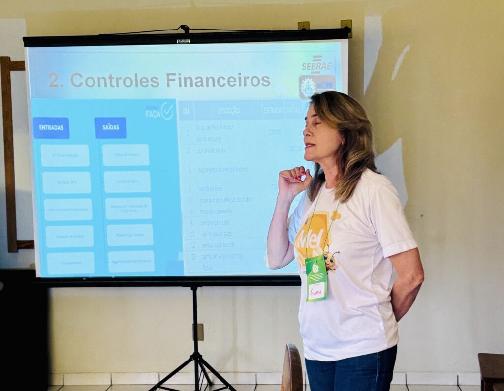 Apicultores recebem apoio do Estado para aprimorar técnicas de conhecimento sobre criação e produção do mel. Foto: Lís Carvalho/ Secom