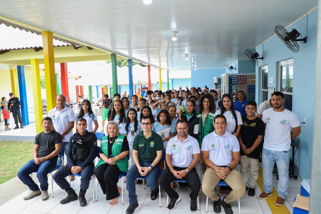 Representantes no encerramento do Projeto Pequenos Brilhantes. Foto: Italo Sousa/Sejusp