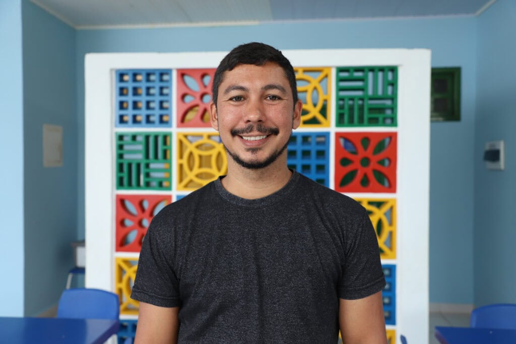 Paulo Henrique ressalta que o projeto amplia horizontes e mostra às crianças que elas podem sonhar alto. Foto: Italo Sousa/Sejusp