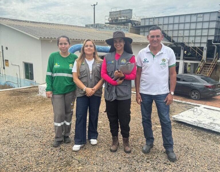 Em Assis Brasil, técnicos da Ageac acompanharam o desempenho das unidades de captação, tratamento e distribuição. Foto: cedida