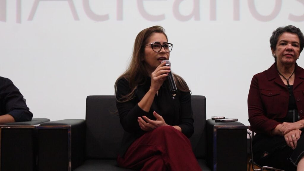 Ana Cristina Moraes, secretária adjunta de Atenção à Saúde, destacou o compromisso de qualificar os profissionais de saúde. Foto: Tiago Araújo/Sesacre