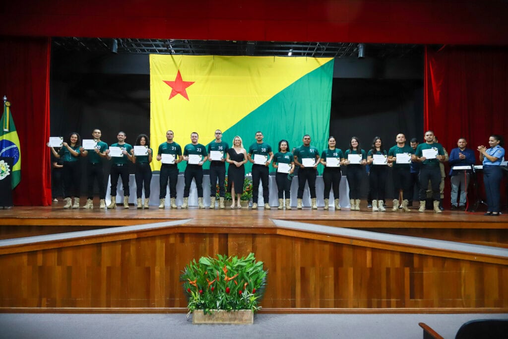 Emocionada, a presidente do Detran conta que esse é um momento aguardado há anos pelos servidores do Detran. Foto: Renato Beiruth/Detran