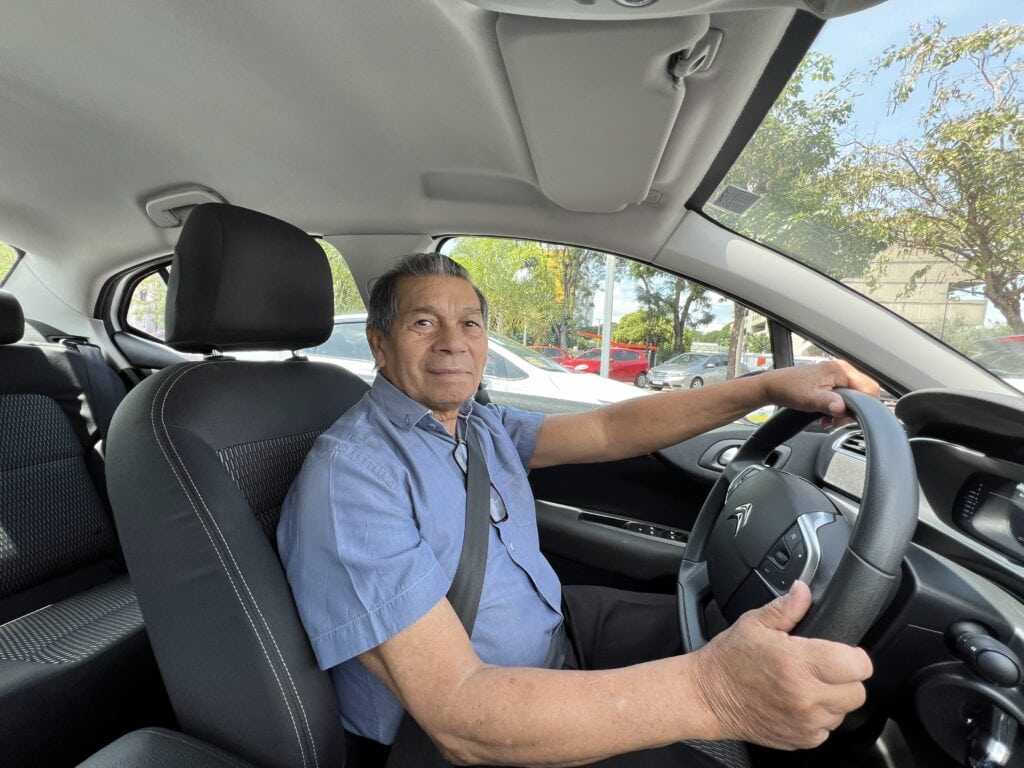 Antônio Cordeiro presta seus serviços como motorista da Repac há 47 anos. Foto: Wesley Moraes/Repac