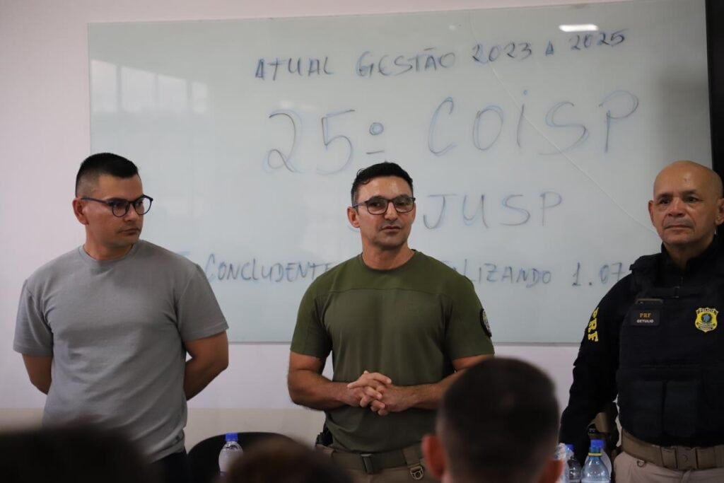 Titular em exercício da Sejusp, Evandro Bezerra (ao centro), falou sobre a importância de capacitar os profissionais. Foto: Mariana Moreira/Sejusp