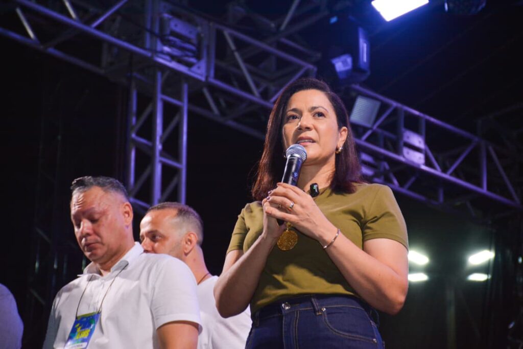 “Deixo meu compromisso com Deus primeiramente, com as famílias acreanas, com as pessoas, que precisam ser prioridades”, ressaltou a vice-governadora. Foto: Marcos Santos/Secom