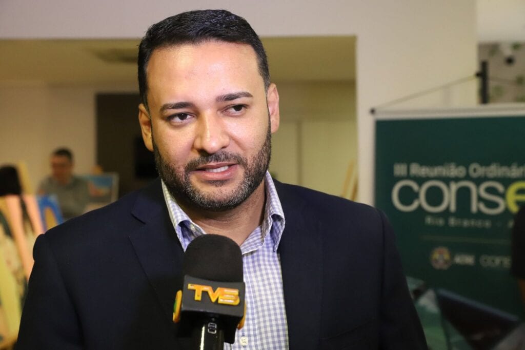 Secretário de Educação, Aberson Carvalho reforçou o compromisso da gestão. Foto: Mardilson Gomes/SEE