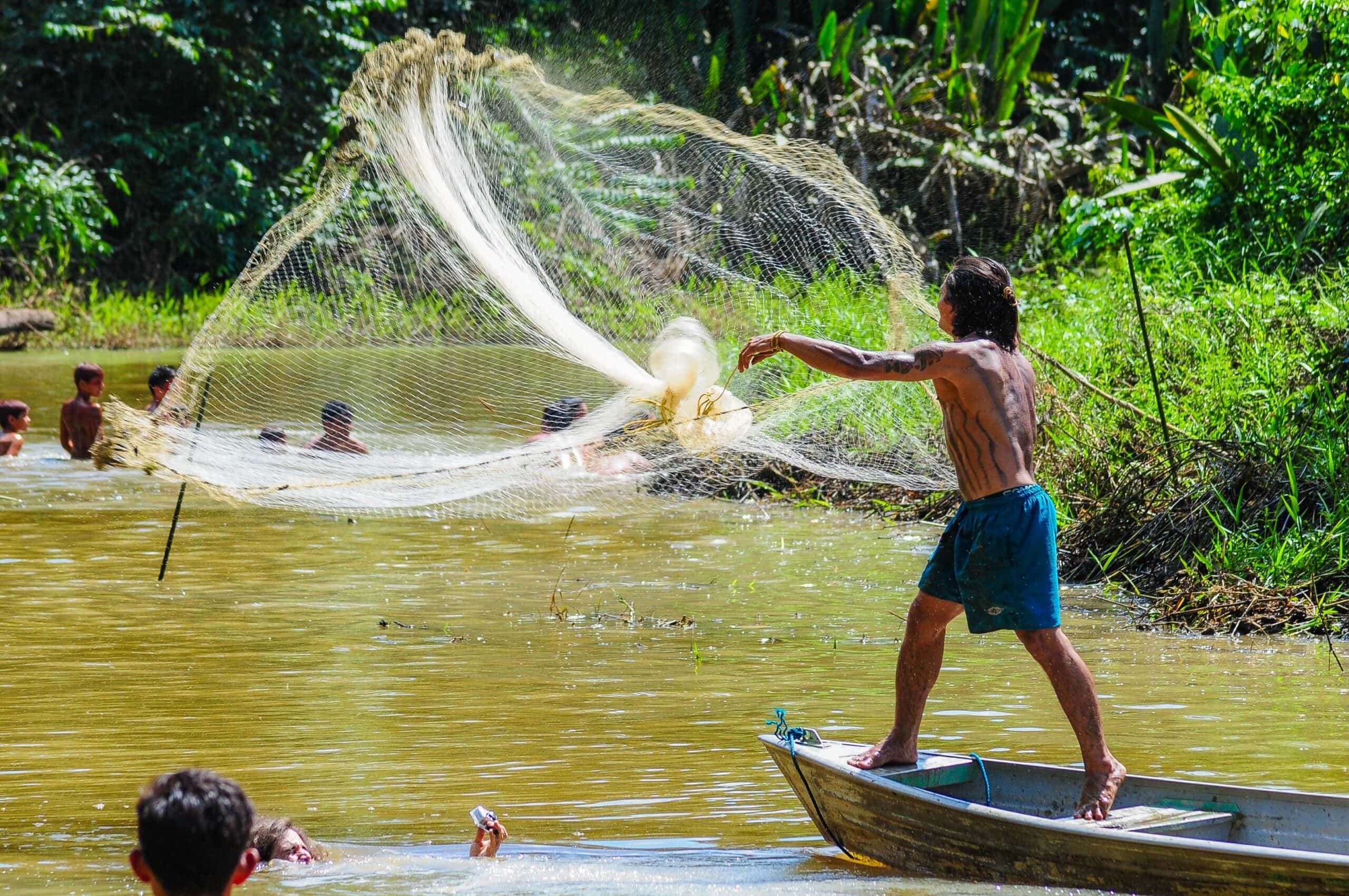 Projeto visa apoiar e promover a pesquisa científica entre jovens das comunidades pesqueiras artesanais, com um foco especial nos alunos da rede pública. Foto: Diego Gurgel