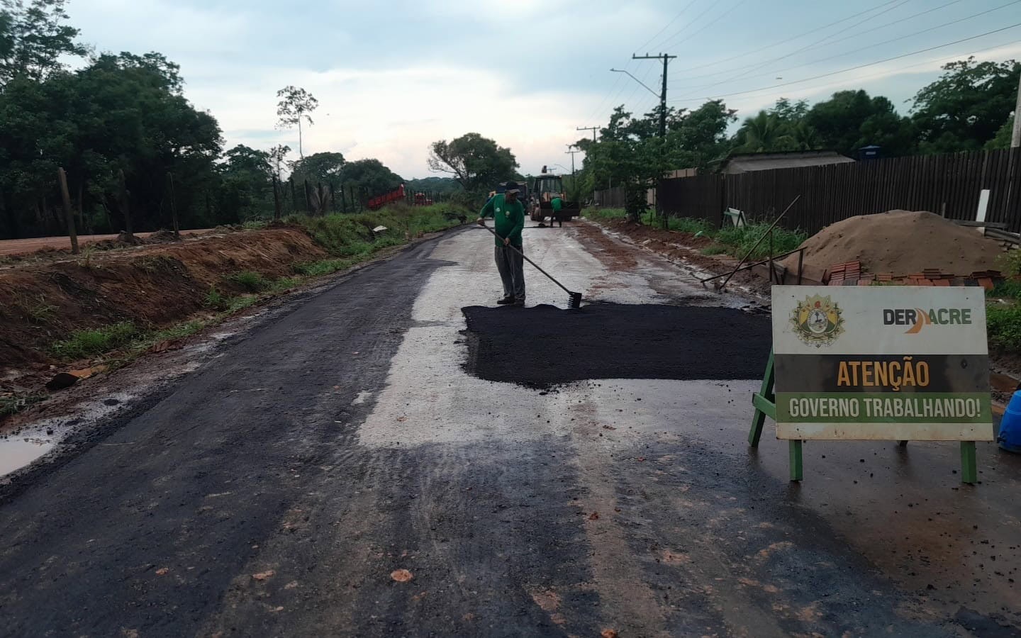 Manutenção da Estrada do Quixadá beneficia mais de 500 famílias da região. Foto: Ascom/Deracre