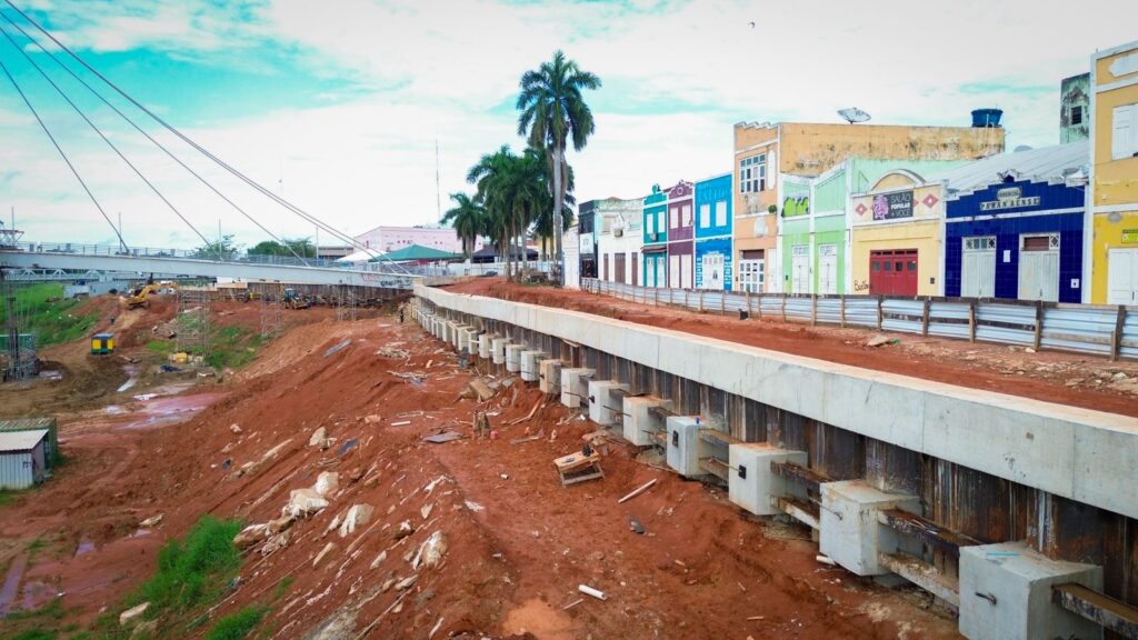 Passarela Joaquim Macedo recebe reforço técnico em fundação e estrutura de sustentação. Foto: Luy Andriel/Deracre