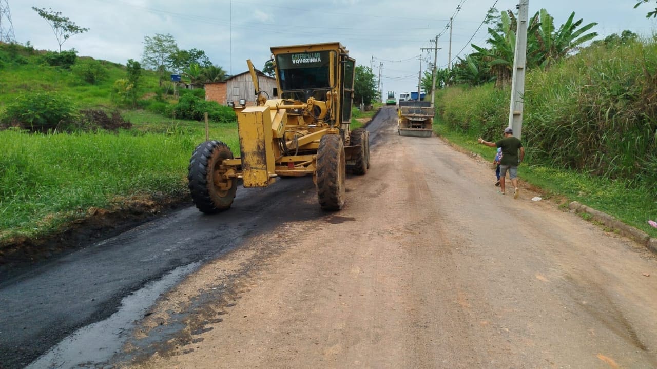 Operação tapa-buraco leva mais segurança e conforto às ruas de Plácido de Castro. Foto: Ascom/Deracre