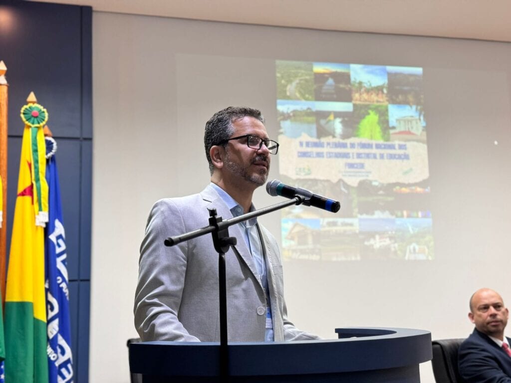 Presidente do Foncede, Felipe Michel Braga, destaca o papel dos conselhos de educação no fortalecimento das políticas públicas. Foto: Douglas Bocardi/SEE