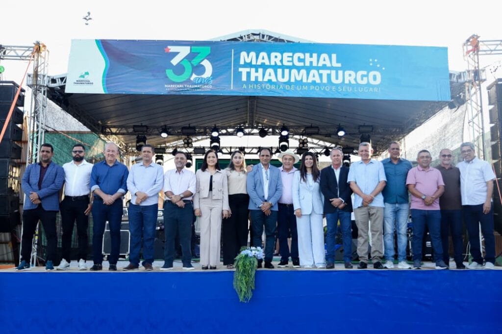 Vice-governadora prestigiou desfile cívico ao lado de prefeitos e parlamentares do Acre. Foto: Neto Lucena/Secom