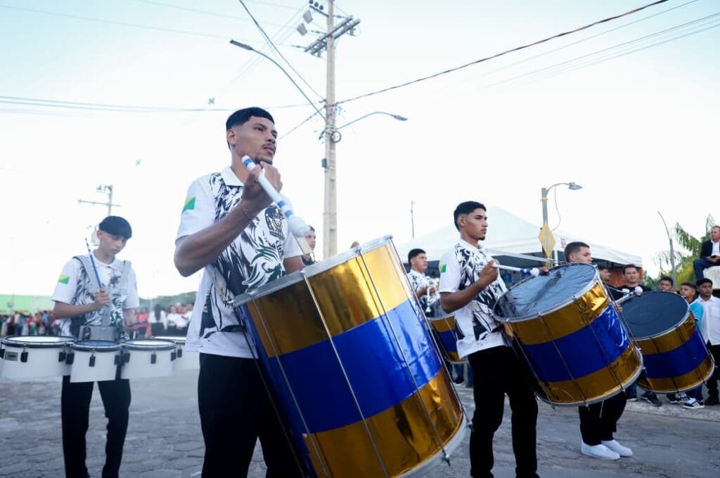 Alunos se apresentaram durante o desfile. Foto: Neto Lucena/Secom