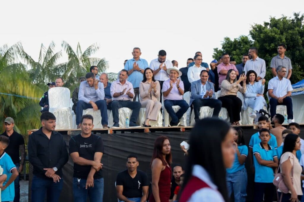 Desfile cívico-miliar foi realizado na praça central da cidade. Foto: Neto Lucena/Secom