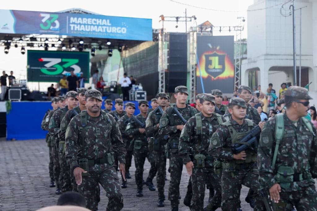 Desfile teve início com a apresentação do Destacamento de Fronteira 61º BIS do Exército Brasileiro. Foto: Neto Lucena/Secom