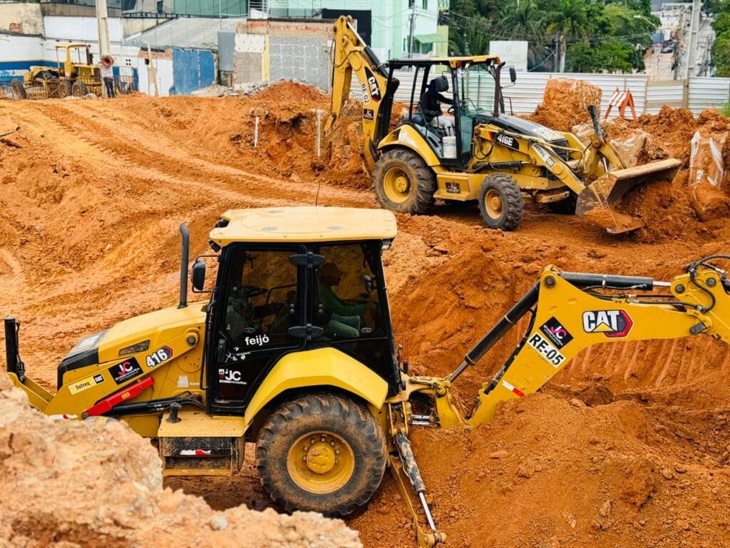 Máquinas especializadas e trabalho ágil dos operários estão sendo essenciais para celeridade da obra. Foto: Luis Oliveira/Seop