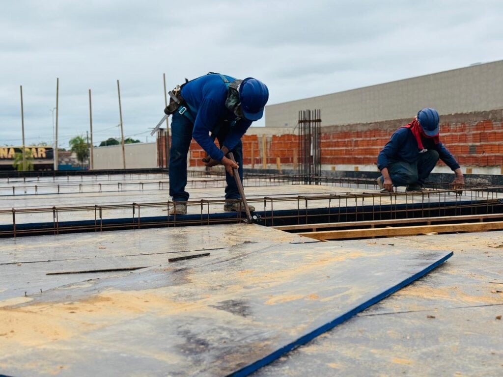 A partir das obras públicas, Estado amplia as oportunidades de trabalho e renda para milhares de operários da construção civil. Foto: Luis Oliveira/Seop