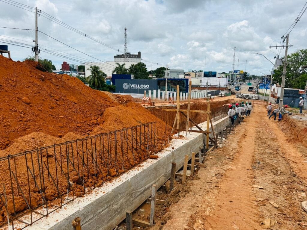 Construção do viaduto no cruzamento das avenidas Ceará e Getúlio Vargas. Foto: Luis Oliveira/Seop