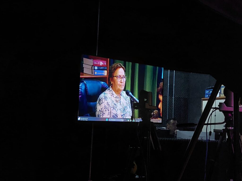 A psicóloga Florisa Sobralino destaca a importância do diálogo sobre saúde mental entre os jovens. Foto: Clícia Araújo/SEE