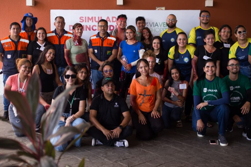 Equipe da Unama e Defesa Civil Estadual. Foto: Dhárcules Pinheiro/Secom