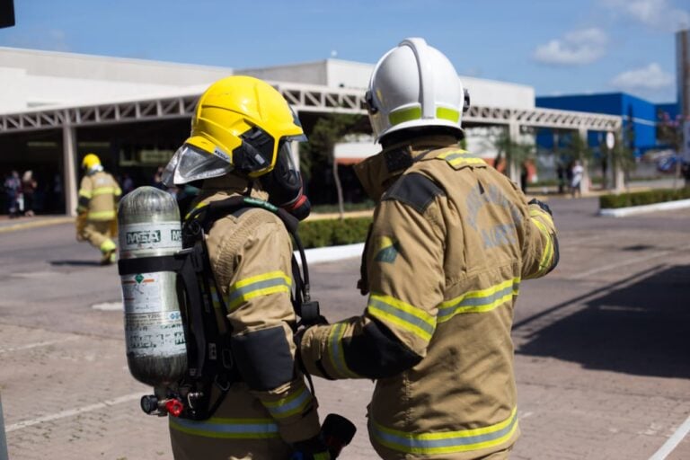 Governo promove simulado de incêndio e mobiliza forças de segurança, saúde e estudantes no Via Verde Shopping
