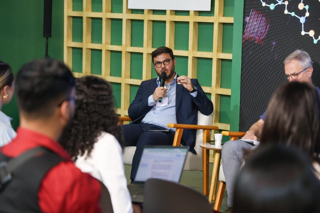 Secretário de Estado de Meio Ambiente, Leonardo Carvalho, mediou o painel e falou sobre os resultados do modelo de repartição de benefícios. Foto: Pedro Devani/Secom.