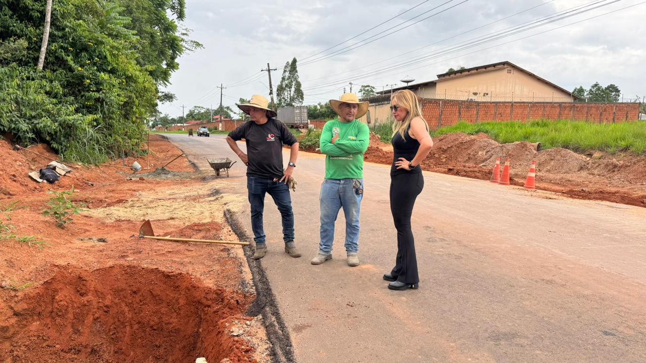 Obra de pavimentação da Estrada Dias Martins avança com serviços de drenagem. Foto: Thauã Conde/Deracre