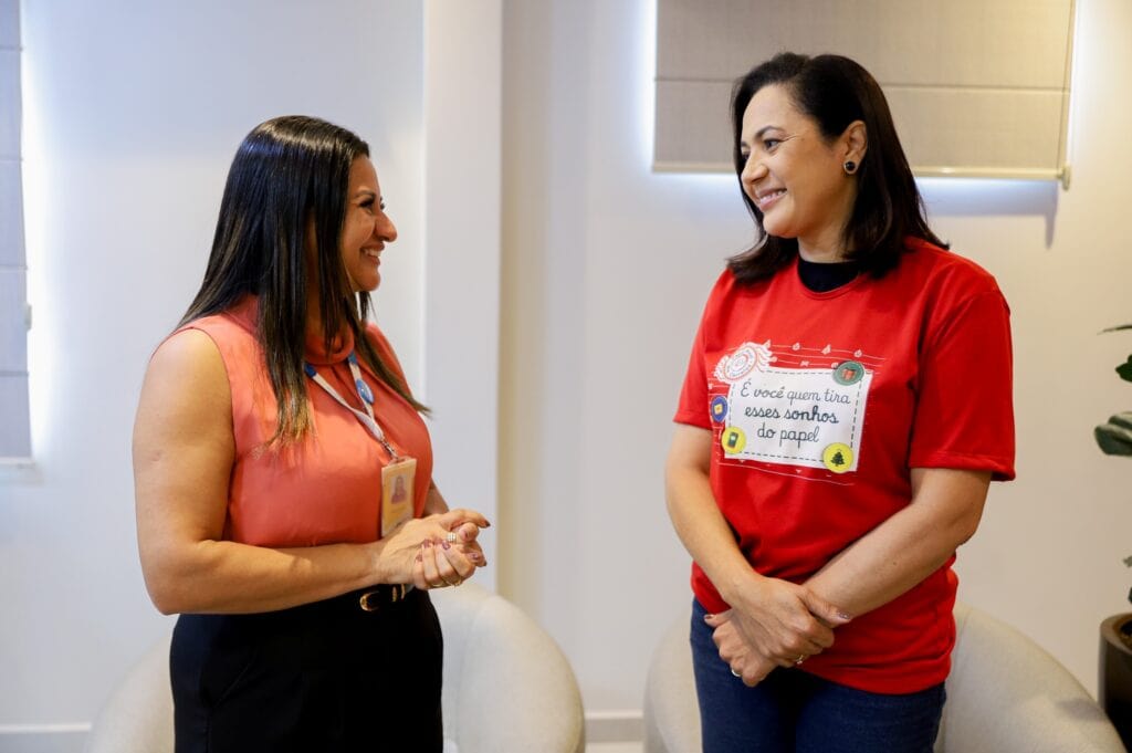 Superintendente dos Correios no Acre, Heirivanda Maia, agradeceu apoio de Mailza. Foto: Neto Lucena/Secom