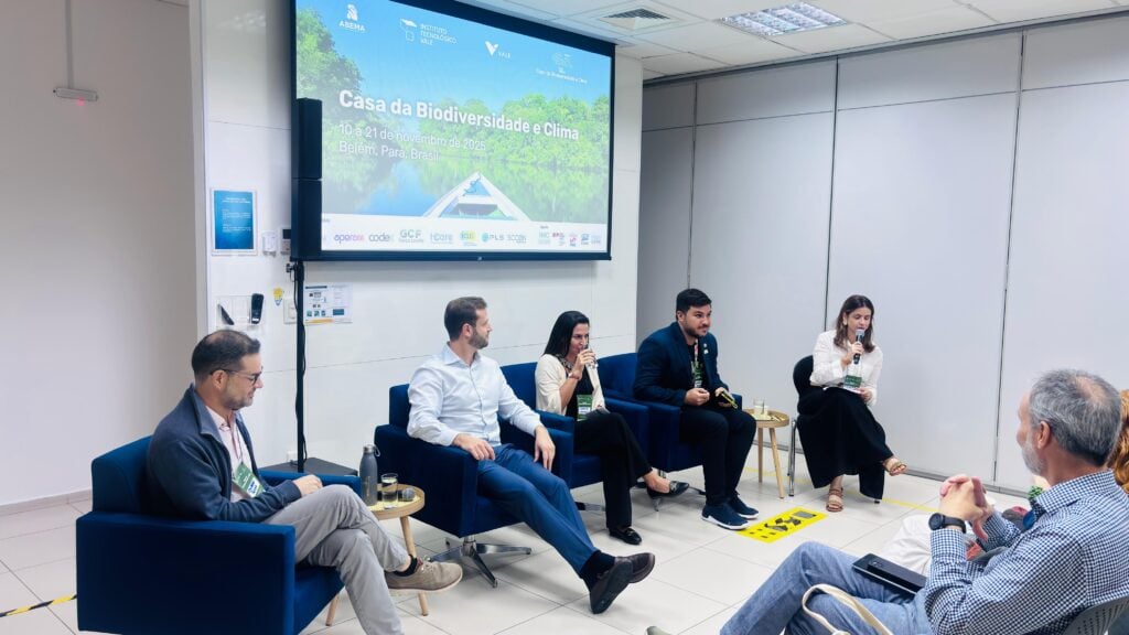 Painelistas debateram papel estratégico dos sistemas agroflorestais na mitigação das mudanças climáticas. Foto: Ana Thaís Cordeiro/Sema