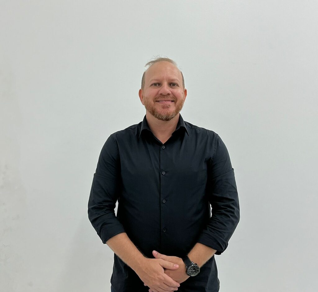 Gerente-geral da UPA, Macson Rosas, destaca papel da unidade como referência em urgência e emergência no Vale do Juruá. Foto: Emanoely Oliveira/Sesacre