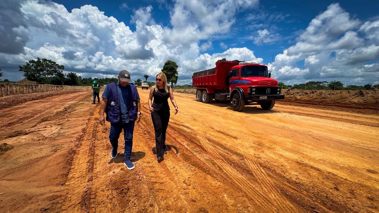 Presidente do Deracre, Sula Ximenes, acompanha avanço das obras do Arco Viário de Rio Branco. Foto: Thauã Conde/Deracre