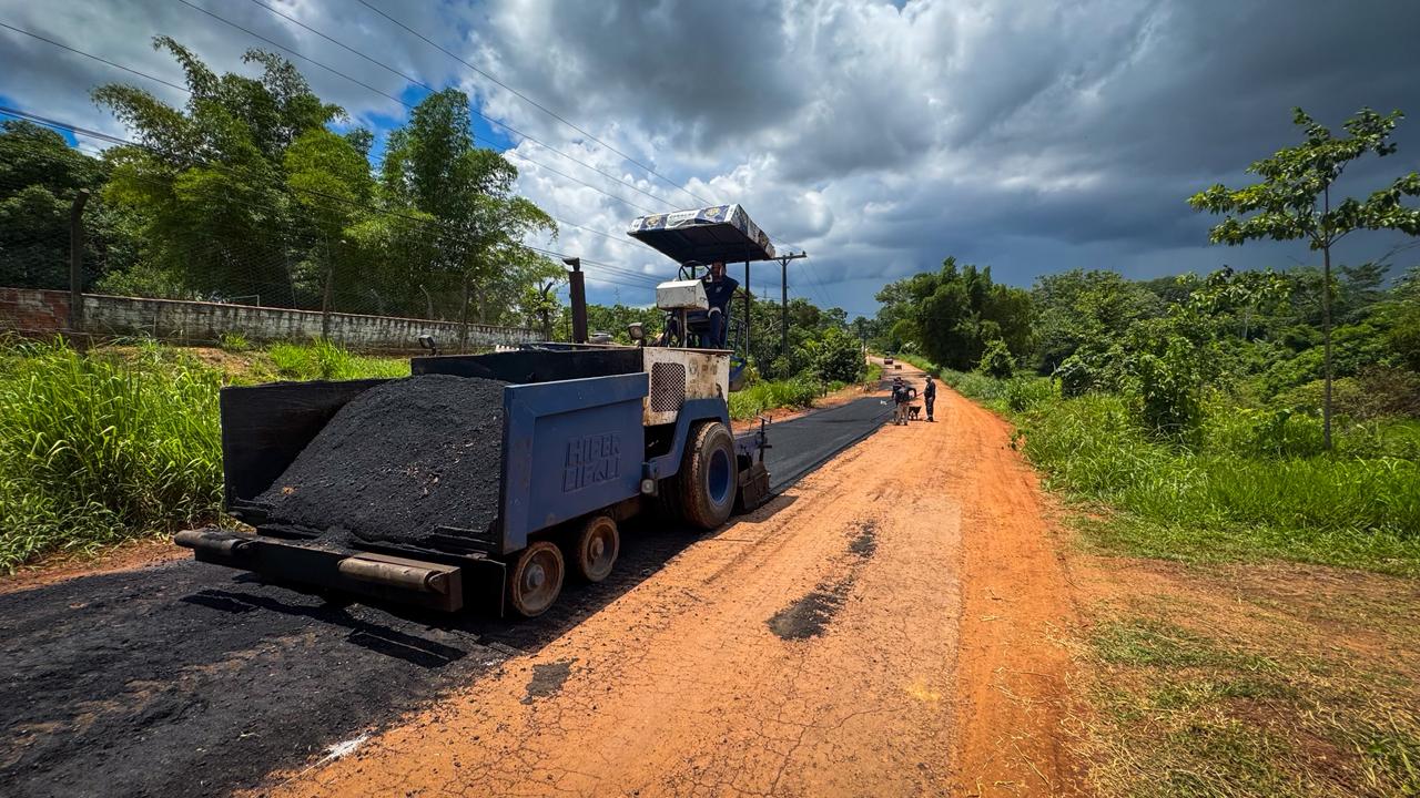 Recursos estaduais garantem avanço das obras na Estrada do Quixadá. Foto: Thauã Conde/Deracre