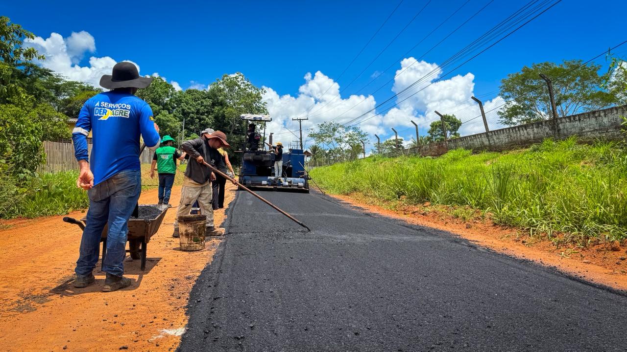 Manutenção na Estrada do Quixadá garante melhor trafegabilidade na zona rural de Rio Branco. Foto: Thauã Conde/Deracre