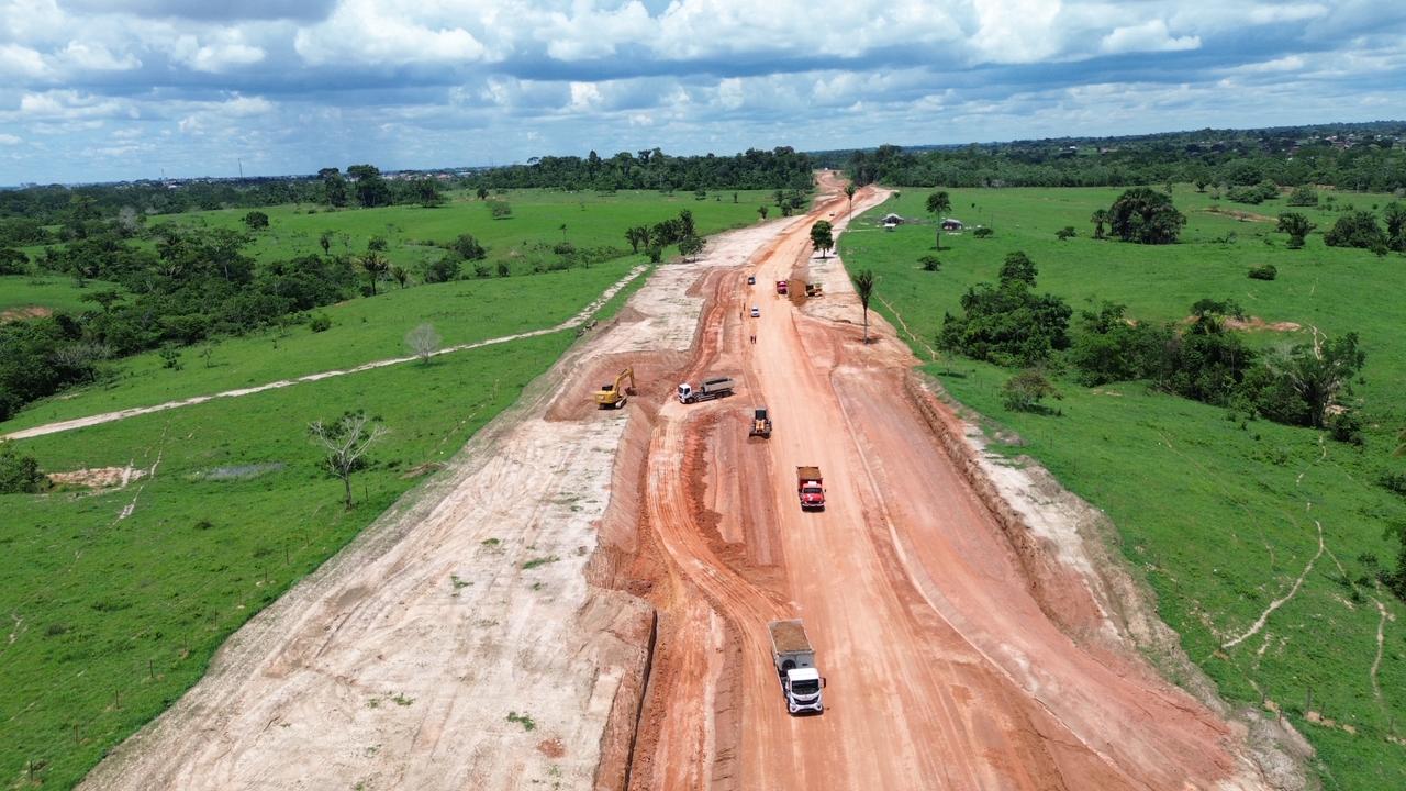 Equipes do Deracre executam serviços nos dois primeiros lotes do Arco Viário de Rio Branco. Foto: Luy Andriel/Deracre