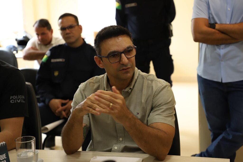 O secretário de Estado de Justiça e Segurança Pública em exercício, Evandro Bezerra, destaca que a reunião é um momento para escutar e compreender as necessidades do município. Foto: Mariana Moreira/Sejusp