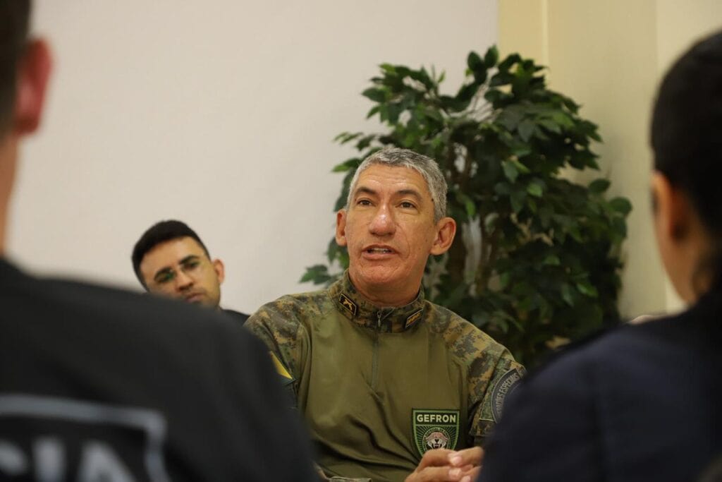 O coordenador do Gefron, Assis dos Santos, relata que as equipes estarão no município por tempo indeterminado. Foto: Mariana Moreira/Sejusp