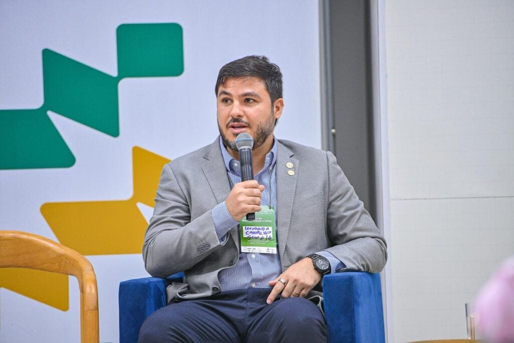 Secretário do Meio Ambiente, Leonardo Carvalho destacou os desafios e resultados na atualização da repartição de benefícios do programa ISA Carbono. Fotos: Diego Gurgel/Secom