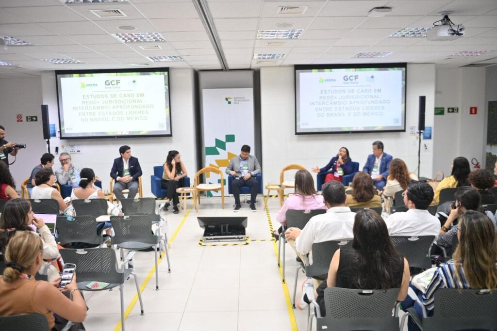 Acre debate avanços e desafios do REDD+ Jurisdicional em intercâmbio internacional com o México em painel do GCF na COP30. Fotos: Diego Gurgel/Secom