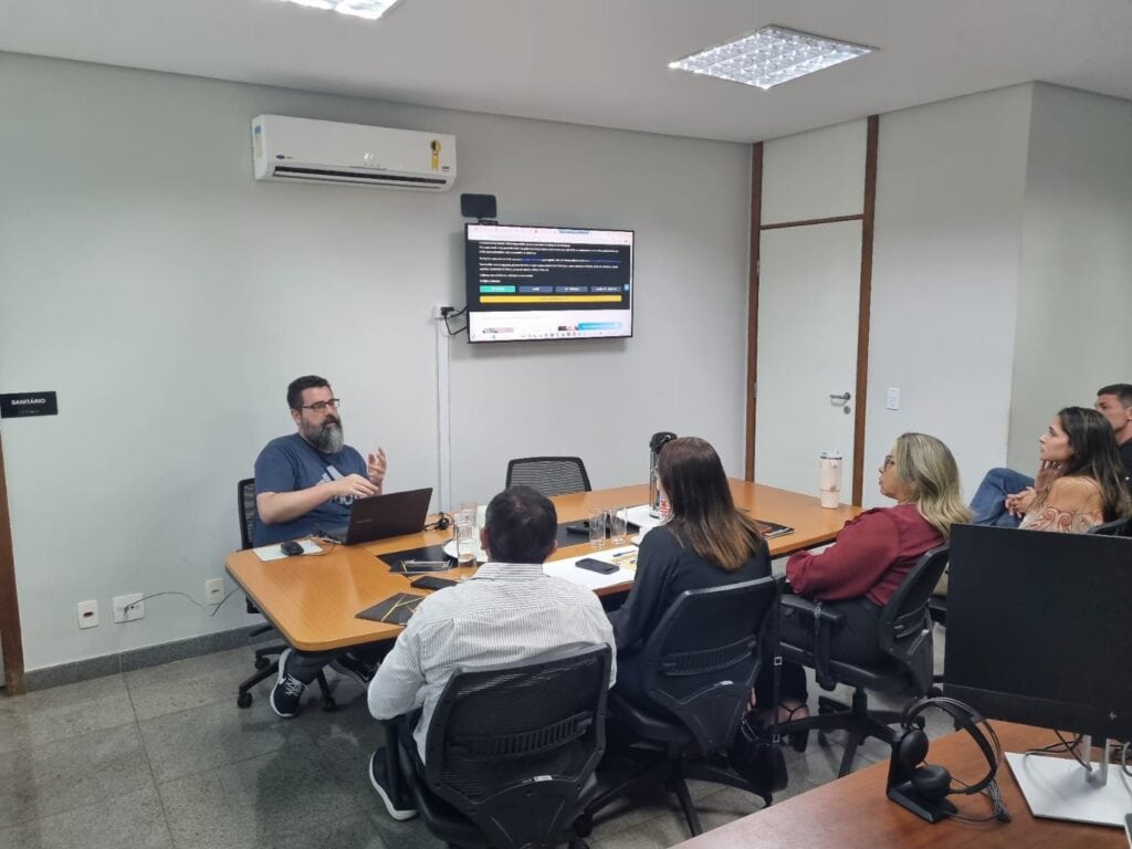 Iniciativa reforça o compromisso da SEJUSP com a modernização dos sistemas de denúncia, a interoperabilidade tecnológica e o fortalecimento da cooperação entre as instituições de segurança pública. Foto: Cedida