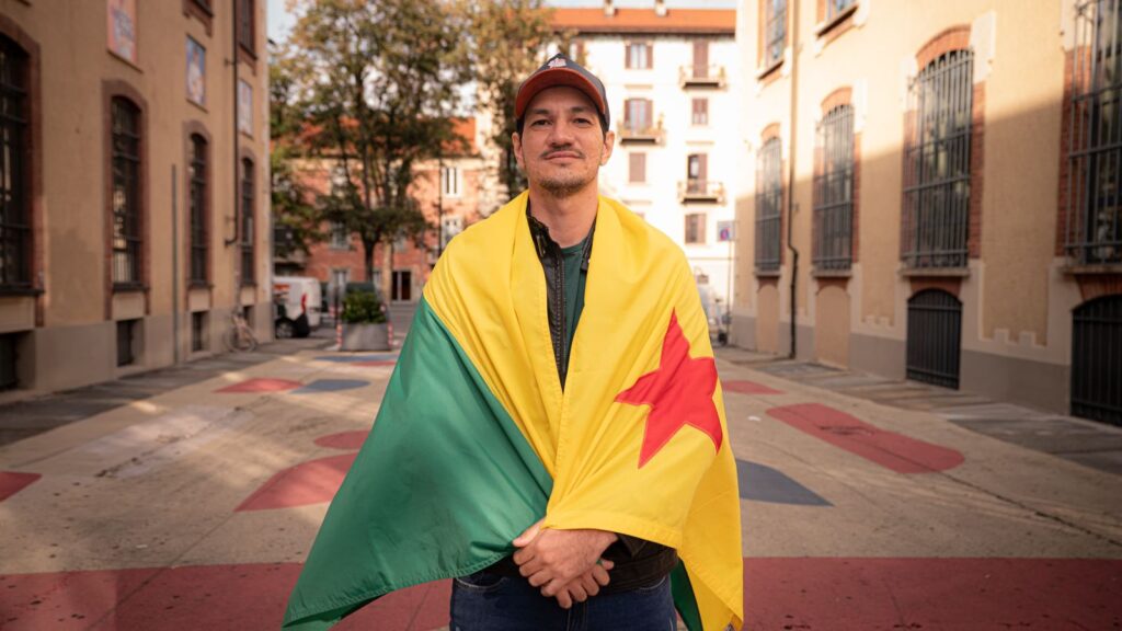 Produtor Bruno Oliveira fala do trabalho com o café com entusiasmo. Foto: Cleiton Lopes/Secom