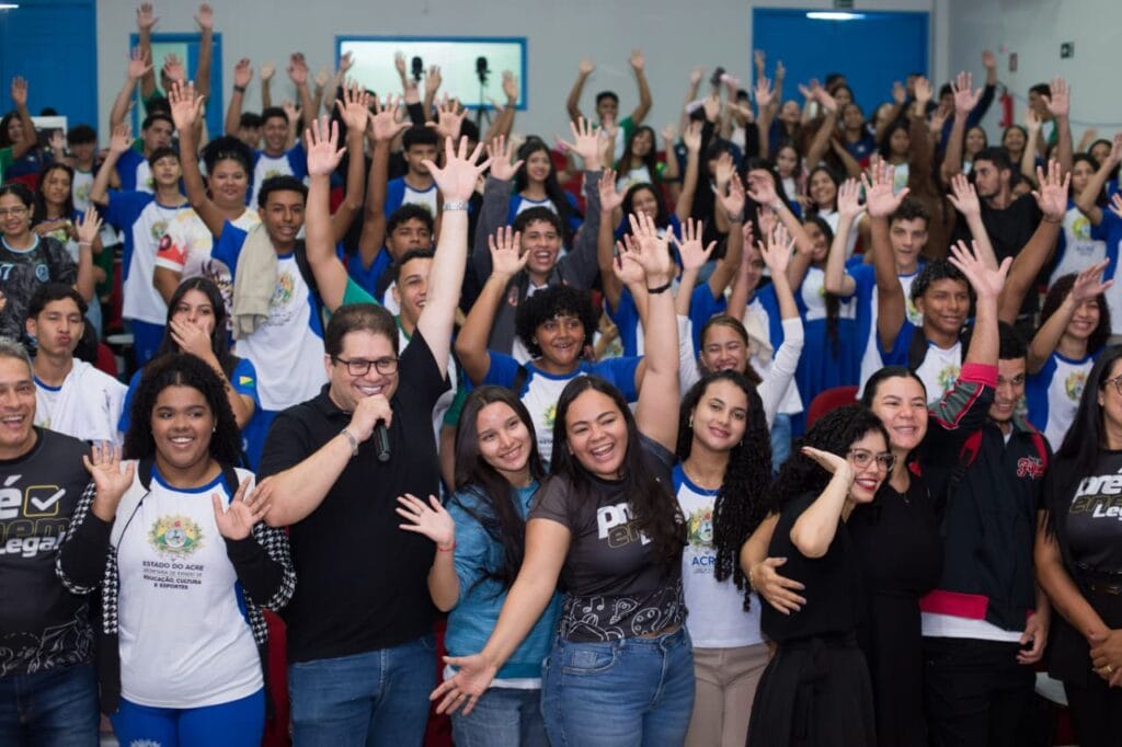 Pré-Enem Legal prepara alunos para provas e também trabalham no acolhimento. Foto: Dhárcules Pinheiro/Secom