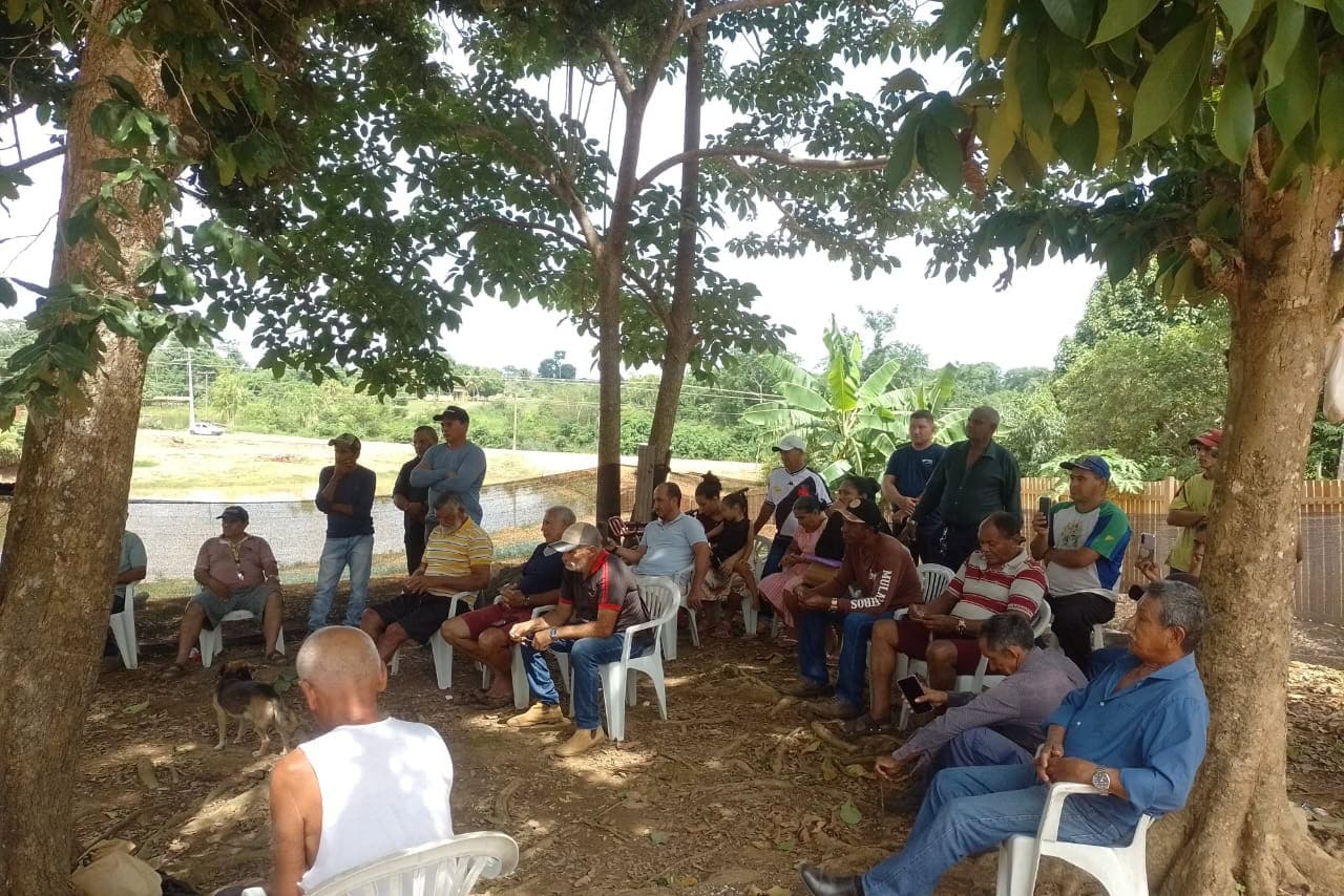 Deracre apresenta ações em execução na AC-10 durante reunião com produtores do Polo Geraldo Fleming. Foto: Ascom/Deracre