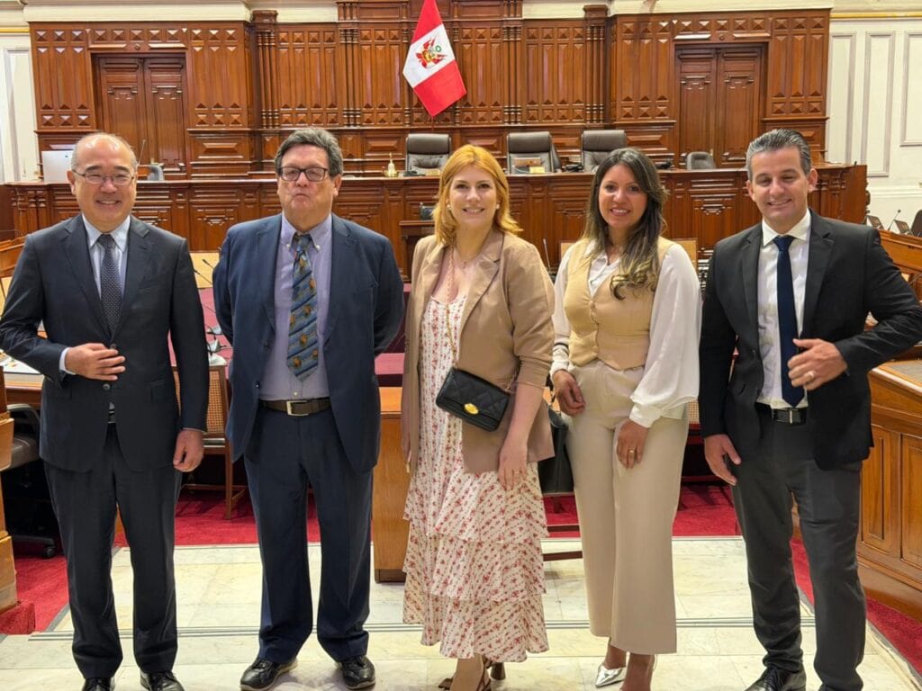 Reunião no Congresso da República do Peru. Foto: cedida