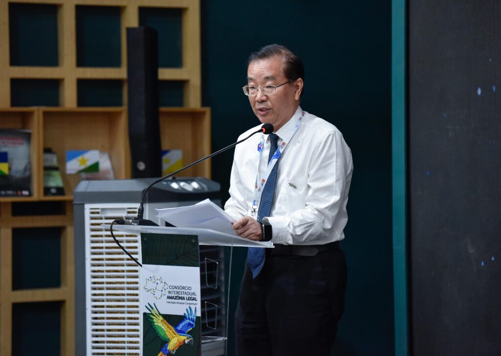 Diretor do Ministério da Ecologia e Meio Ambiente da China, Shidong Yan, abordou a importância da cooperação multisetorial Brasil-China na busca de soluções para as mudanças climáticas. Foto: Pedro Devani/Secom.
