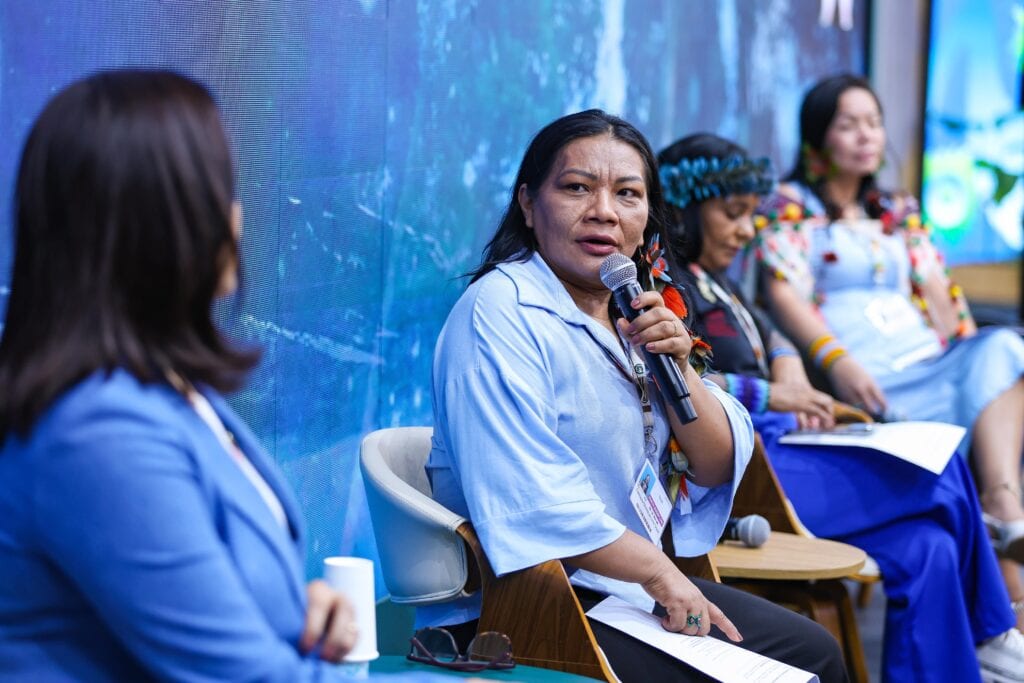 Secretária de Povos Indígenas do Acre e coordenadora da Câmara Técnica dos Povos Indígenas do Consórcio Interestadual da Amazônia Legal, Francisca Arara apresentou o projeto na COP30. Foto: Pedro Devani/Secom