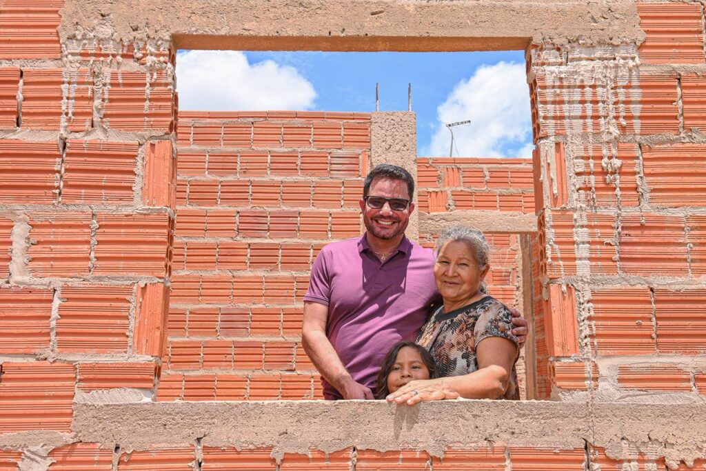 Maria do Carmo e sua família foram um dos 50 contemplados. Foto: Diego Gurgel/Secom