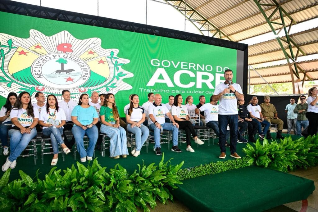 Presidente da Aleac Nicolau Júnior exaltou programa Juntos Pelo Acre e o trabalho da vice-governadora. Foto: Clemerson Ribeiro/Secom